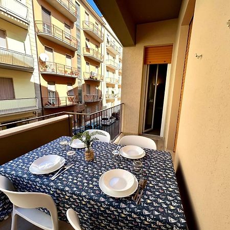 Casa Mare L.Ea. Apartment Фолоника Екстериор снимка